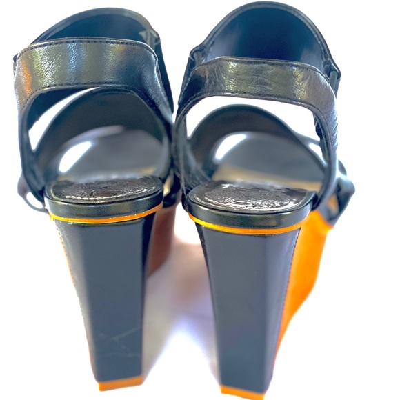 Vince Camuto Sandals. New with box. Size4.5 - Picture 6 of 10
